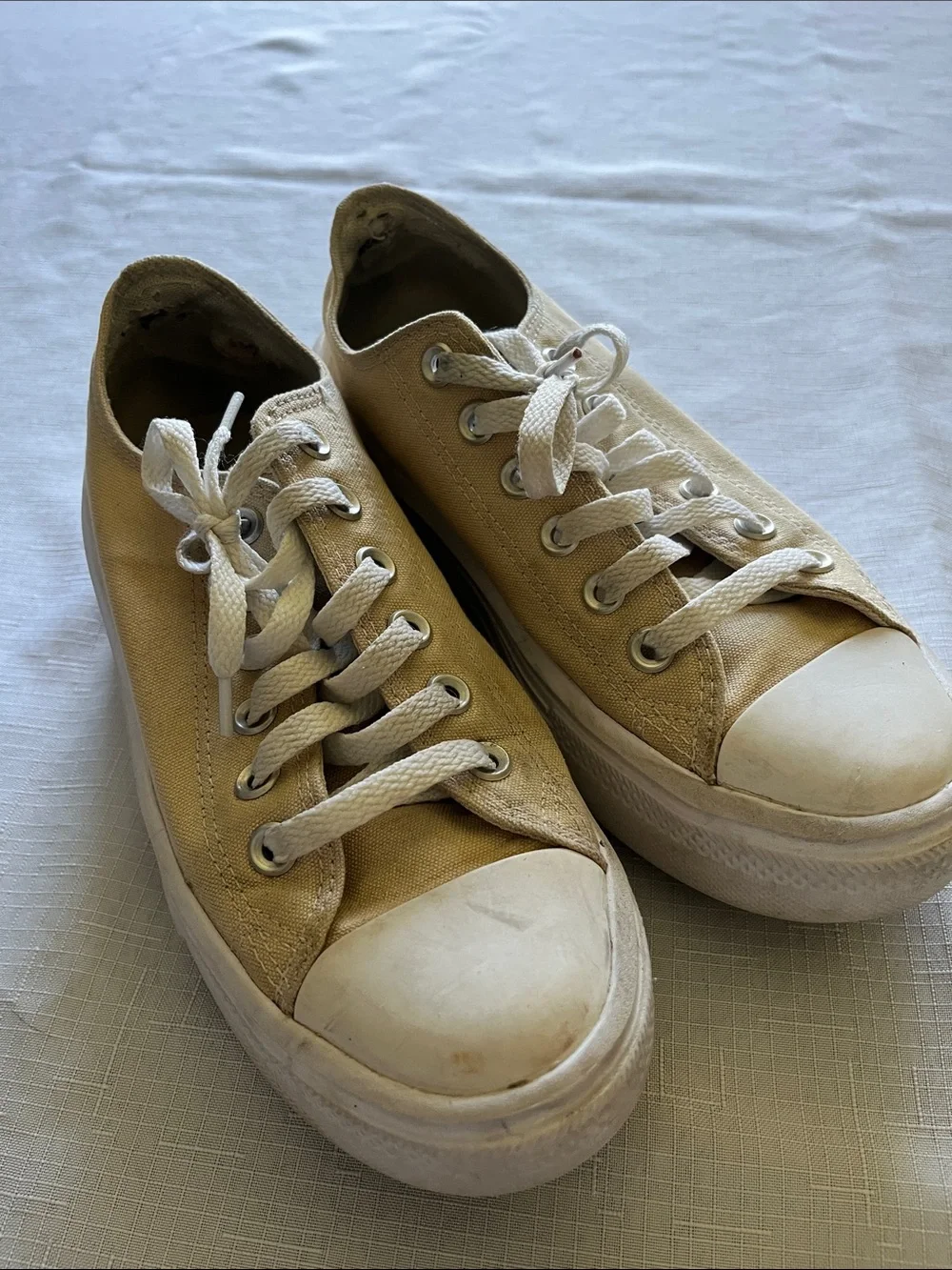 Converse Chuck Taylor Casual Canvas Lace-Up Sneakers in Light Tan Size 8